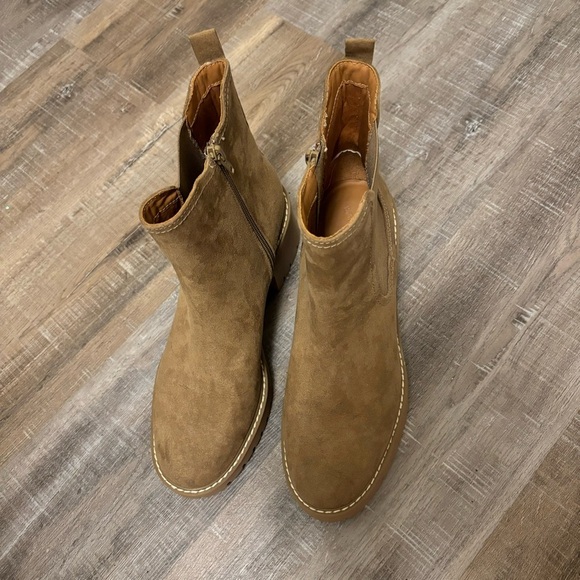 Universal Thread Crispin Chelsea Boot Chunky Heel Tan Memory Foam Insole Fall 10 - Picture 4 of 10